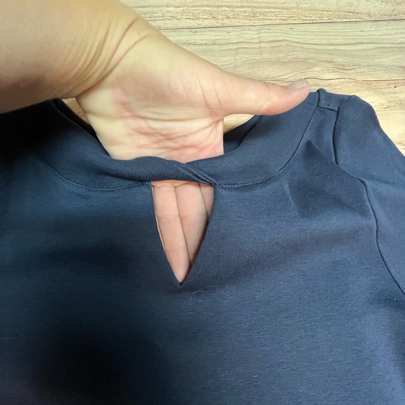 NWT Chicos twisted neck tee. Top 3/4 sleeves. Classic Navy - Picture 5 of 12